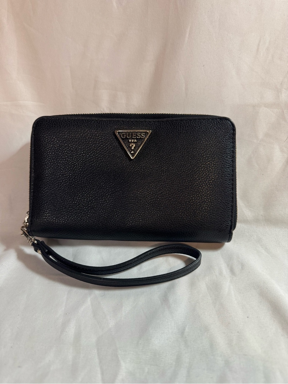 GUESS Black Zip Around Wallet Wristlet Clutch Pebbled Faux Leather Women’s